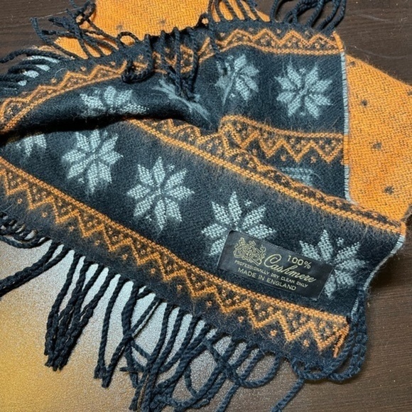 Made in England 100% Cashmere Scarf - Picture 2 of 6